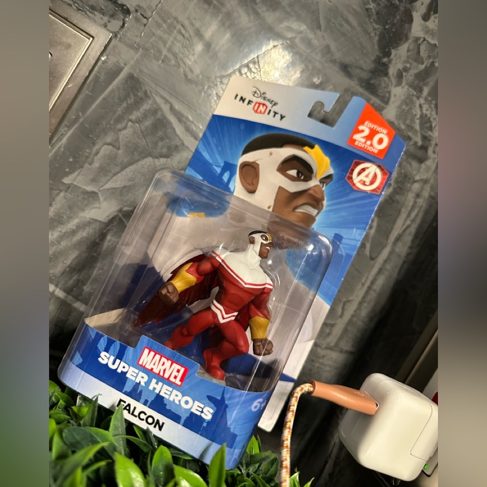 Marvel Disney Infinity 2.0 Edition Falcon Action figure